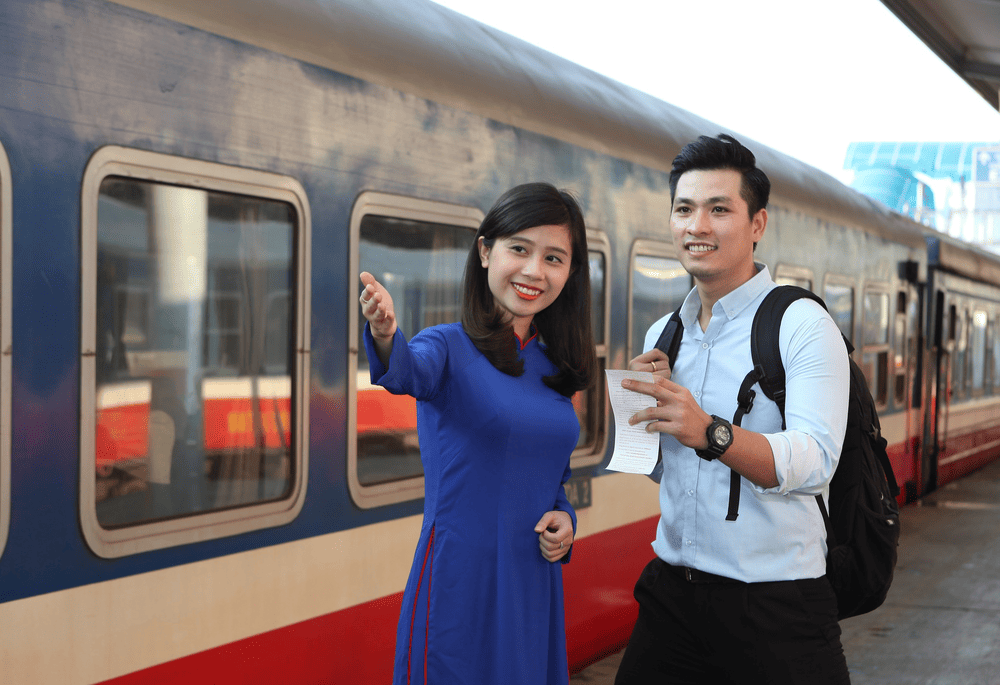 In-person booking at train stations offers direct interaction (Source: Fanpage of Vietnam Railway)